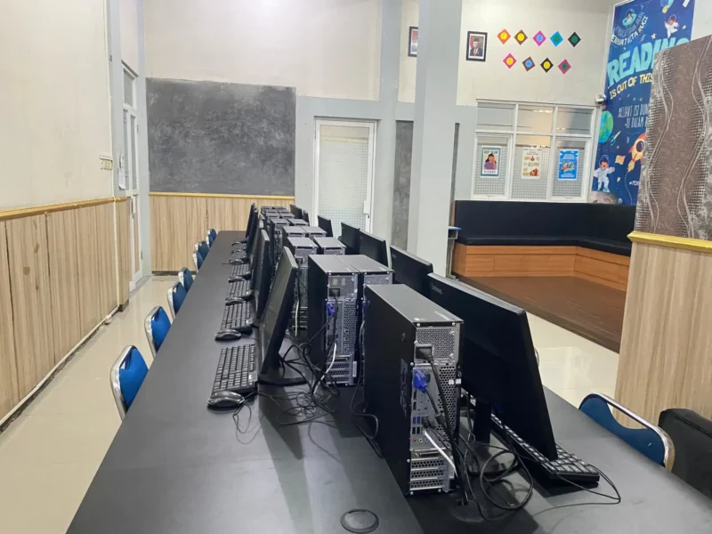 Lab Komputer Sekolah Alam Citra Insani 1