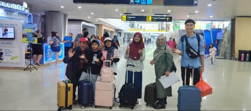 Keberangkatan siswa Lamongan ke Singapura