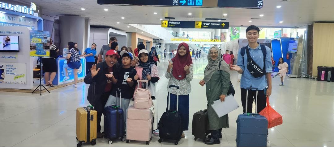 Keberangkatan siswa Lamongan ke Singapura