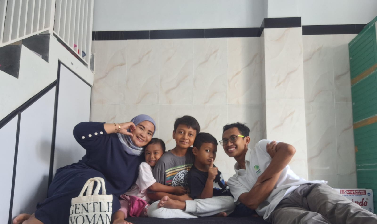 Salah satu siswa bernama Hanif bersama keluarga asuh