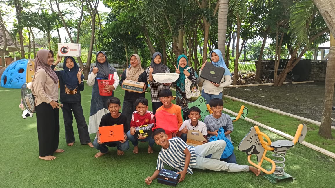 Siswa dengan tas kreatifnya