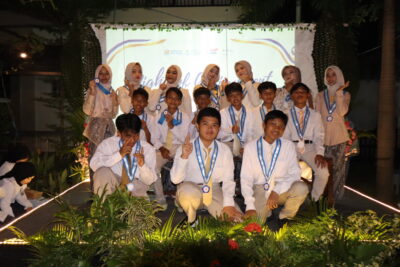 Foto Bersama Wisudawan