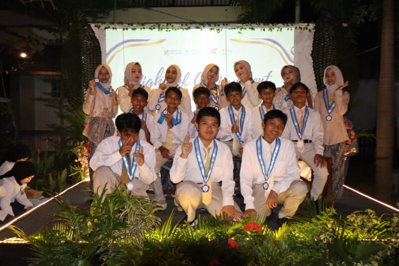 Foto Bersama Wisudawan
